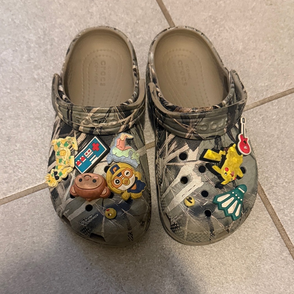 CROCS Kids Camouflage Slip-On Clogs with Character Charms - Gray